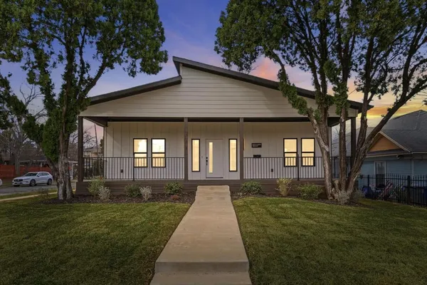 $4,200 | 901 Elsbeth Street, Dallas, TX 75208