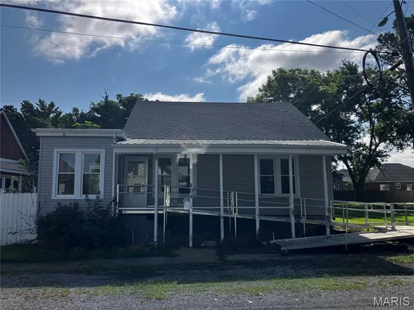 $67,900 | 204 South Douglas Street, West Frankfort, IL 62896