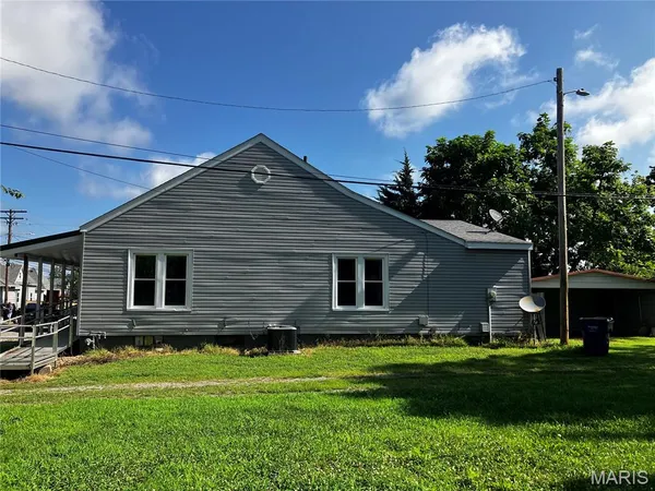 $67,900 | 204 South Douglas Street, West Frankfort, IL 62896