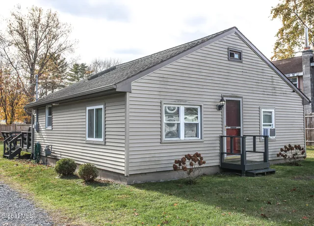 $2,000 | 10 Newark Street, Saratoga Springs, NY 12866