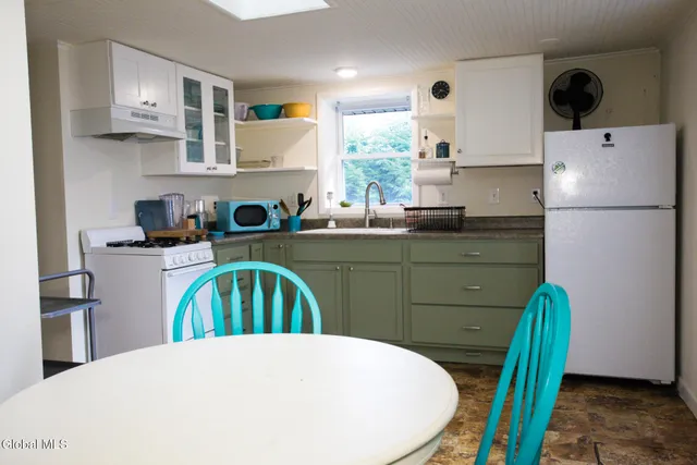 $2,000 | 10 Newark Street, Saratoga Springs, NY 12866