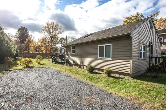 $2,000 | 10 Newark Street, Saratoga Springs, NY 12866