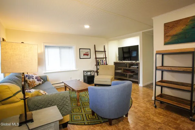 $2,000 | 10 Newark Street, Saratoga Springs, NY 12866