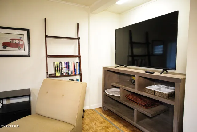 $2,000 | 10 Newark Street, Saratoga Springs, NY 12866