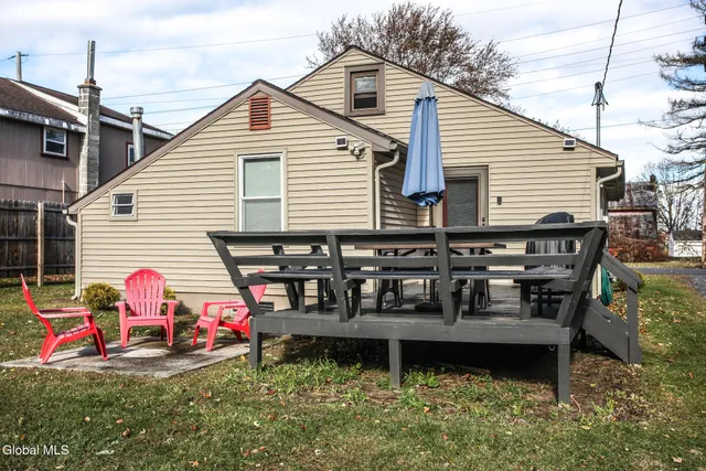 $2,000 | 10 Newark Street, Saratoga Springs, NY 12866