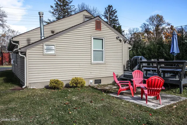 $2,000 | 10 Newark Street, Saratoga Springs, NY 12866