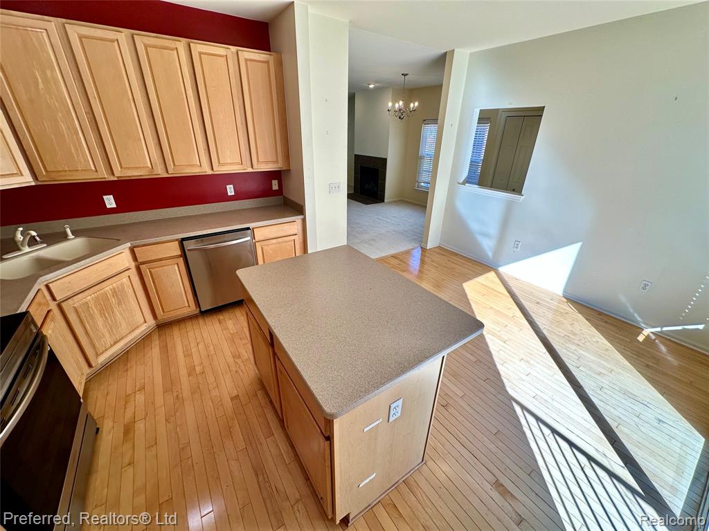 655 Cherry Orchard Road Canton, MI 48188 - Photo 12 of 27