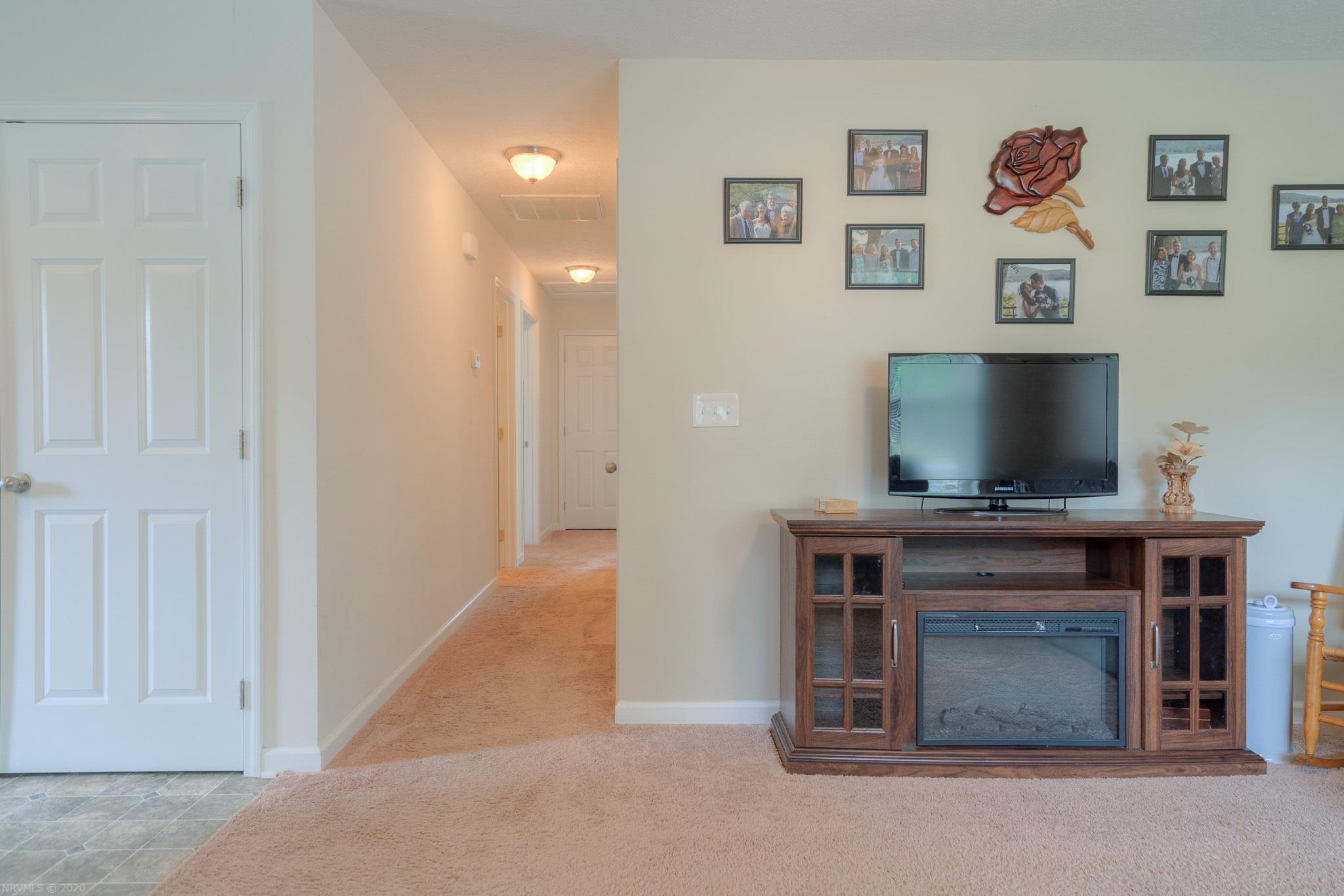 7698 Brooklyn Road Radford, VA 24141 - Photo 13 of 27 Gallery Image 13