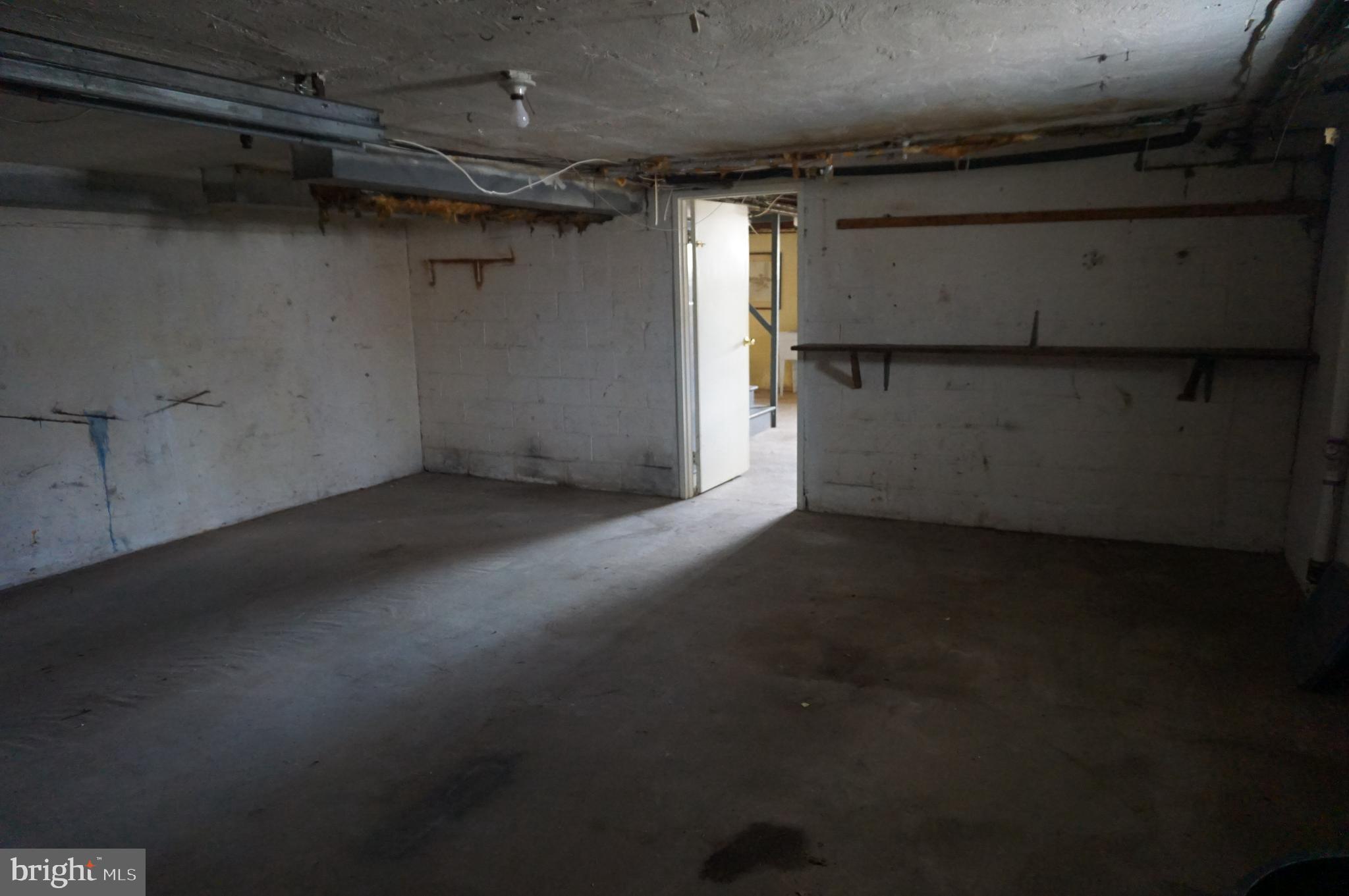 9041 Wesleyan Road Philadelphia, PA 19136 - Photo 32 of 35 a view of a garage