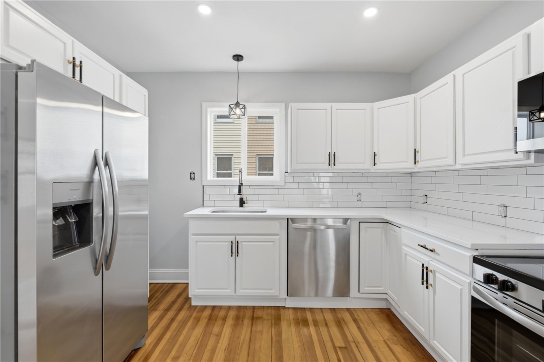 25 Lambert Street Cranston, RI 02910 - Photo 4 of 37
