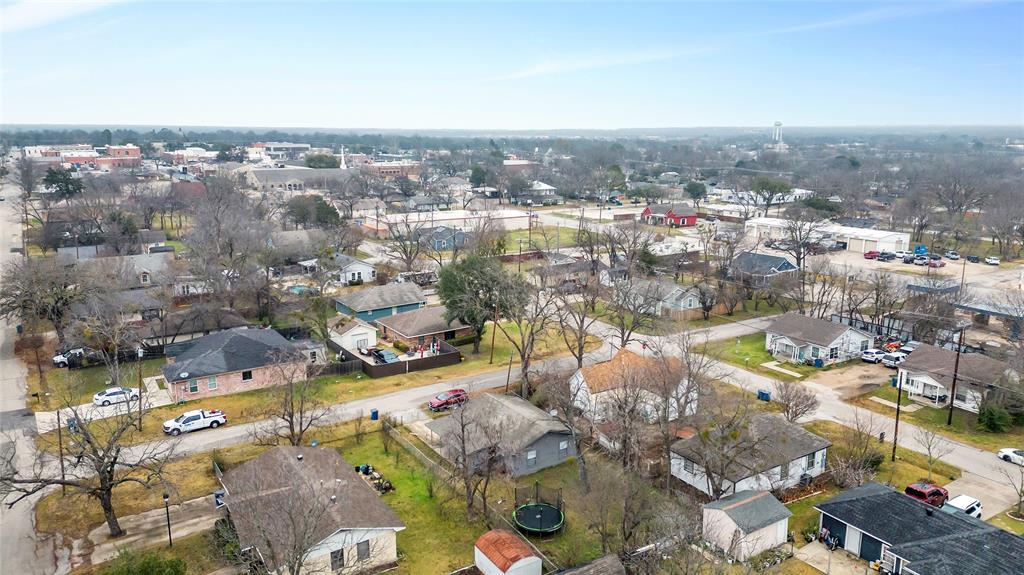 802 South Jackson Street Kaufman, TX 75142 - Photo 2 of 16 a view of a city