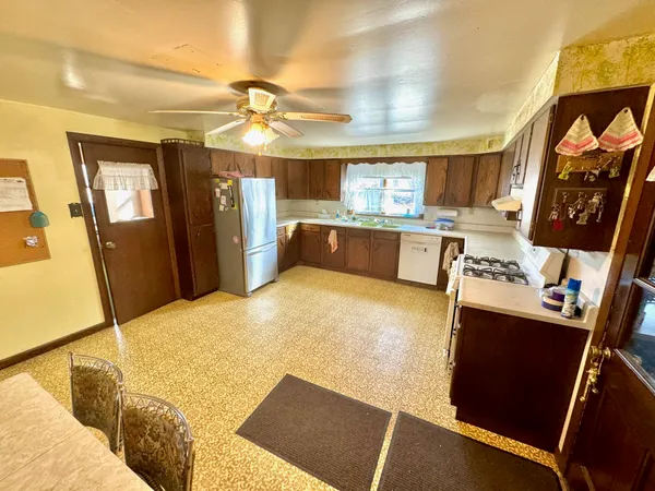 $599,900 | W3769 Highway 44, Markesan, WI 53946