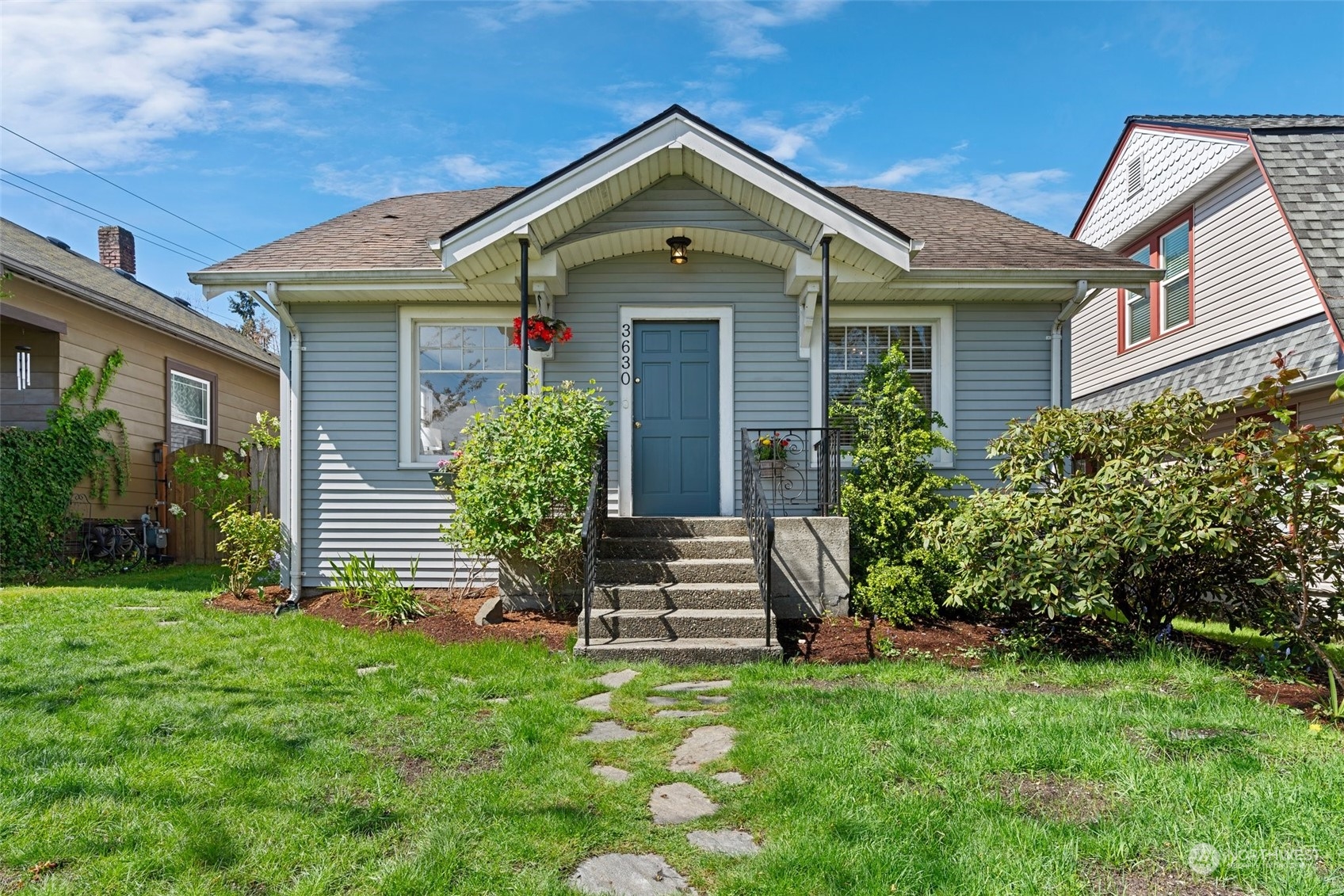 3630 Rockefeller Avenue Everett, WA 98201 - Photo 1 of 30 front view of a house with a yard