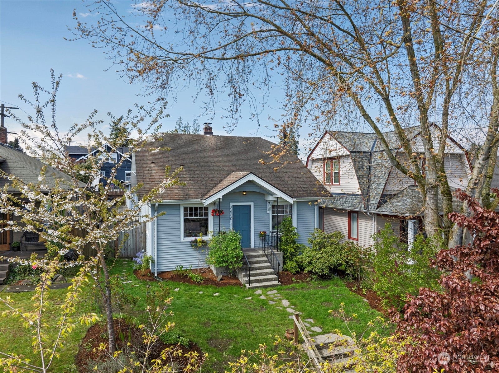 3630 Rockefeller Avenue Everett, WA 98201 - Photo 28 of 30 a front view of a house with a garden