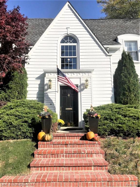 36 Colonial Road Grosse Pointe Shores, MI 48236 - Photo 4 of 60