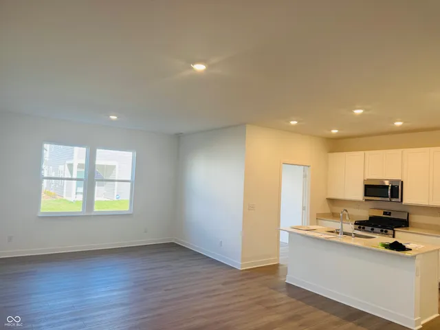 $2,295 | 15190 Swallow Fls Way, Fishers, IN 46037