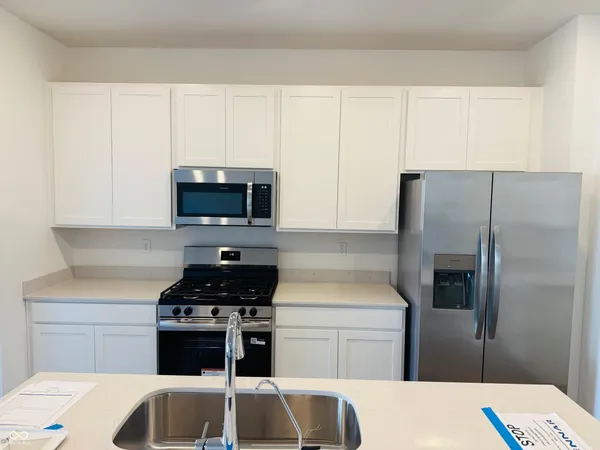 $2,195 | 15190 Swallow Fls Way, Fishers, IN 46037