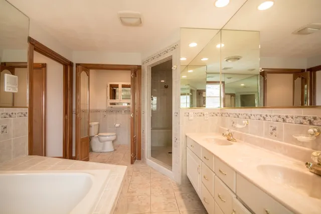 $2,500,000 | 3622 Main Road, Tiverton, RI 02878