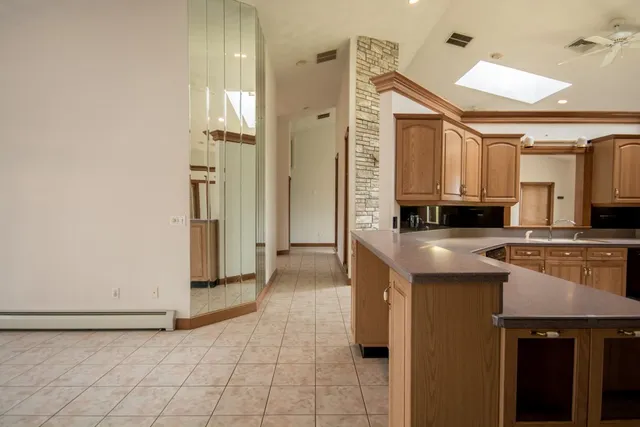 $2,500,000 | 3622 Main Road, Tiverton, RI 02878