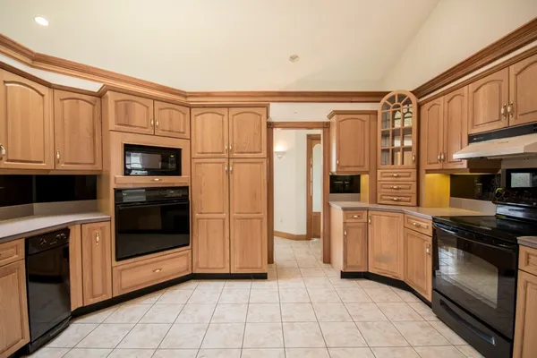 $2,500,000 | 3622 Main Road, Tiverton, RI 02878