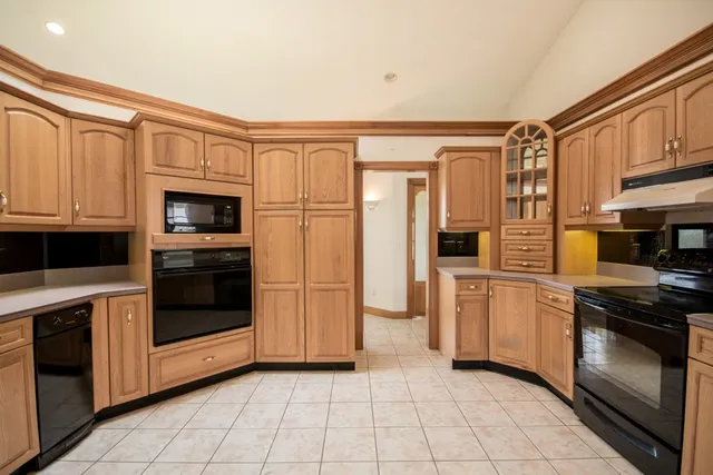 $2,500,000 | 3622 Main Road, Tiverton, RI 02878