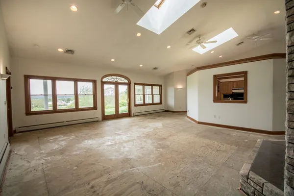 $2,500,000 | 3622 Main Road, Tiverton, RI 02878