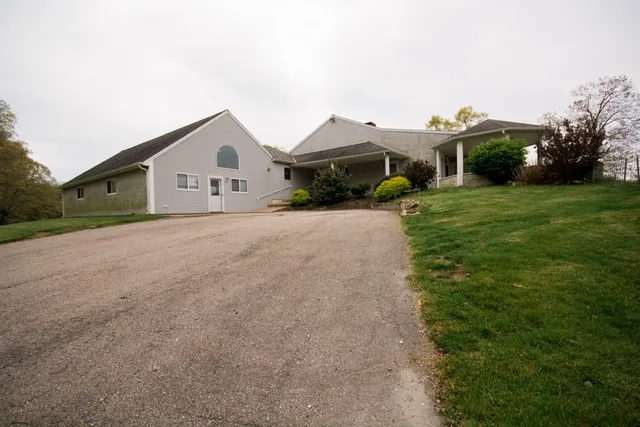 $2,500,000 | 3622 Main Road, Tiverton, RI 02878