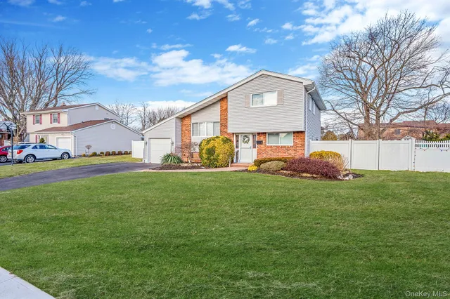 $739,000 | 7 Seneca Drive, Commack, NY 11725