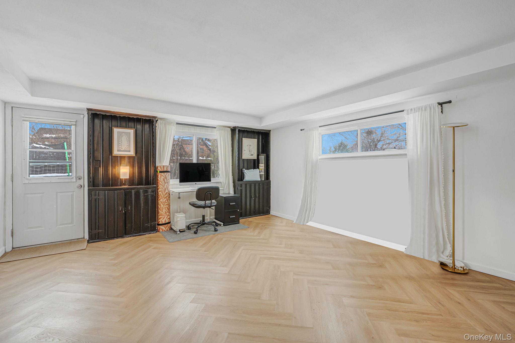 7 Seneca Drive Commack, NY 11725 - Photo 8 of 40 Living room