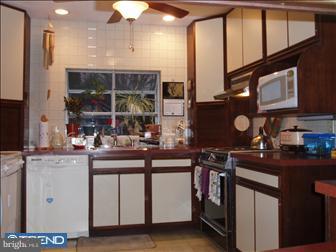 60 Hawk Road Levittown, PA 19056 - Photo 3 of 6 Kitchen