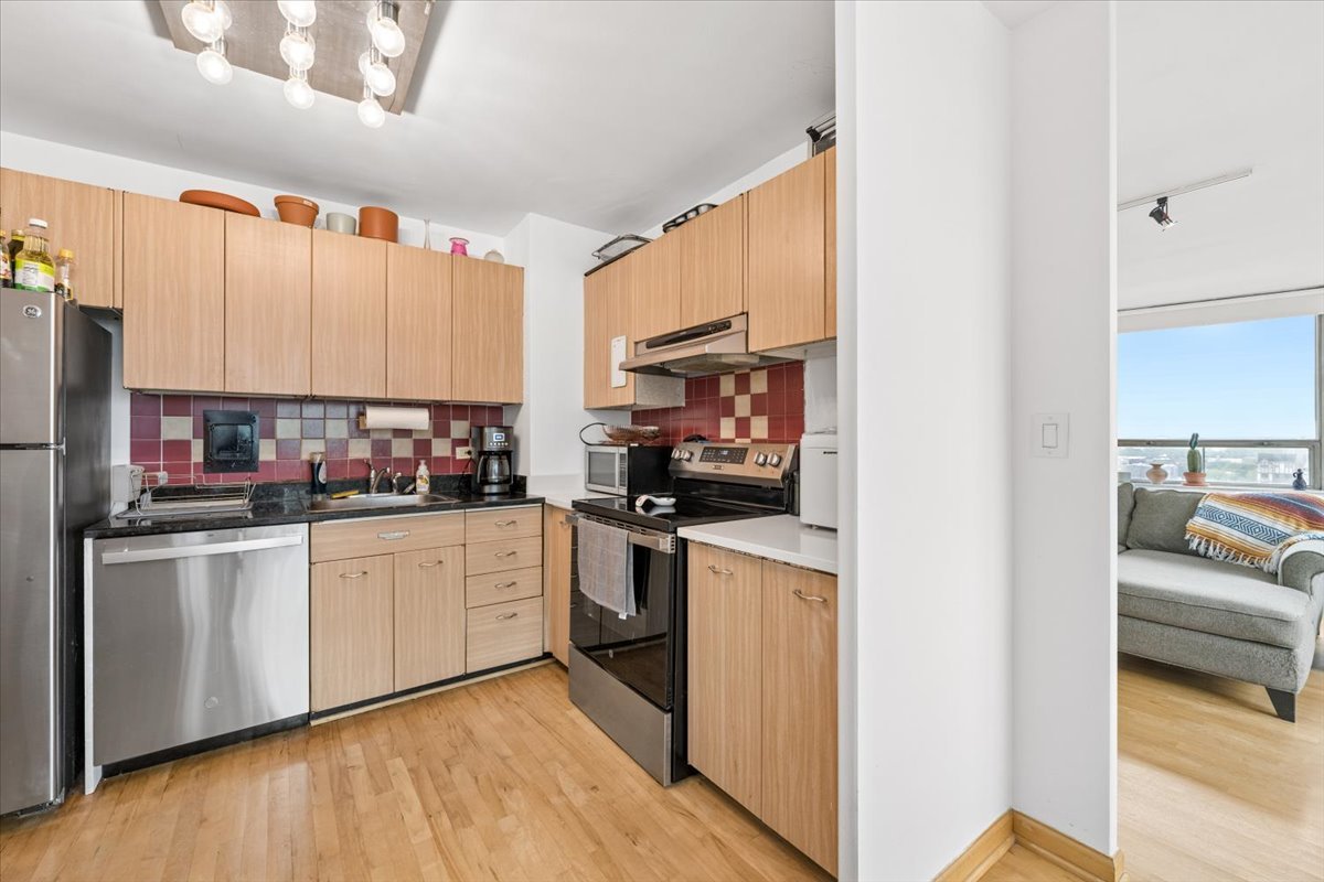5701 North Sheridan Road, Unit 12B Chicago, IL 60660 - Photo 9 of 14 Gallery Image 9