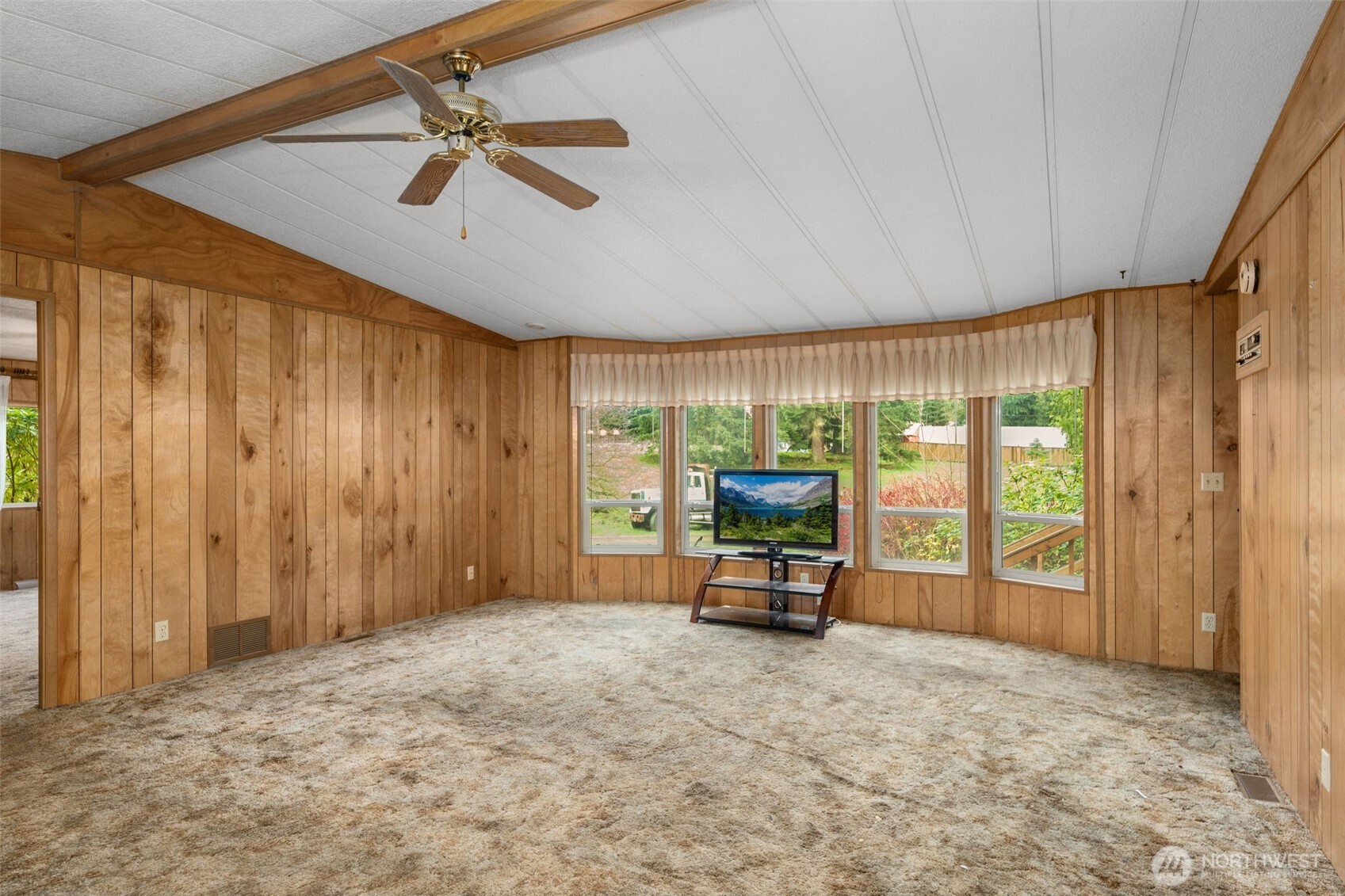 28624 168th Avenue Southeast Kent, WA 98042 - Photo 6 of 31 a view of a livingroom with furniture and a window