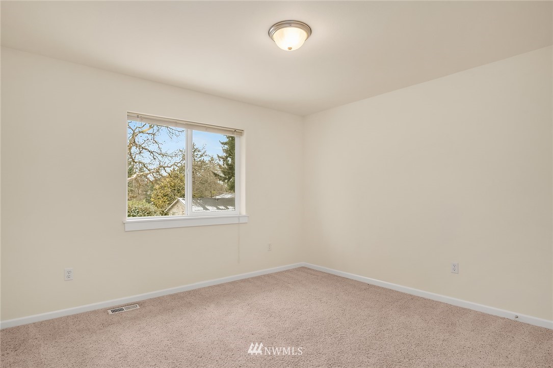 8819 Weller Road Southwest Lakewood, WA 98498 - Photo 20 of 29