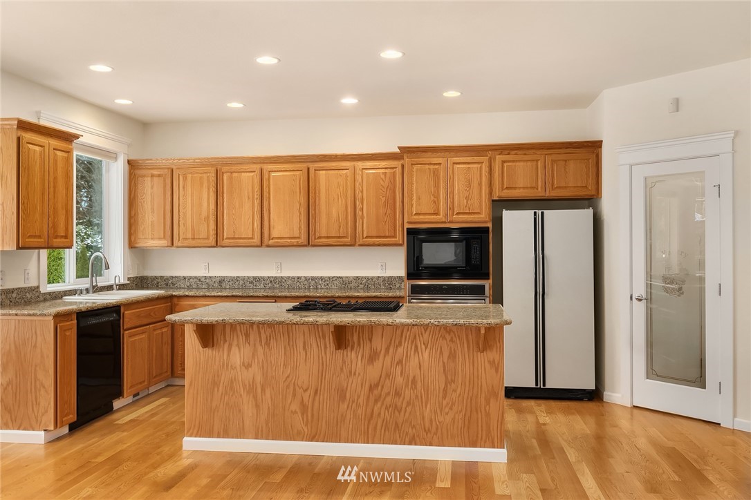 8819 Weller Road Southwest Lakewood, WA 98498 - Photo 10 of 29