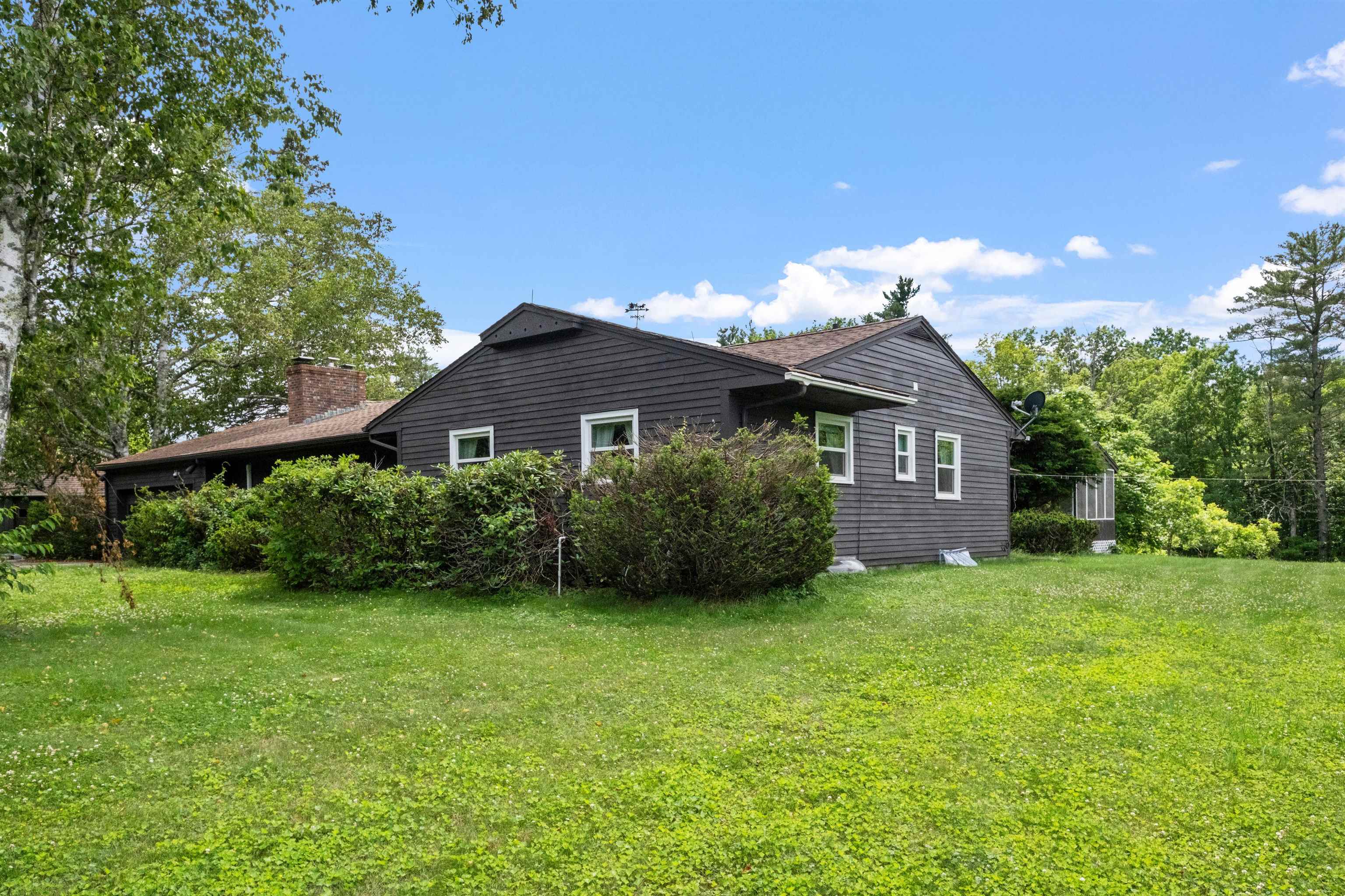 51 Swett Road Pittsfield, NH 03263 - Photo 4 of 53