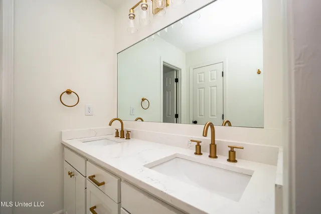 $383,000 | 217 Bayview Drive, Madison, MS 39110