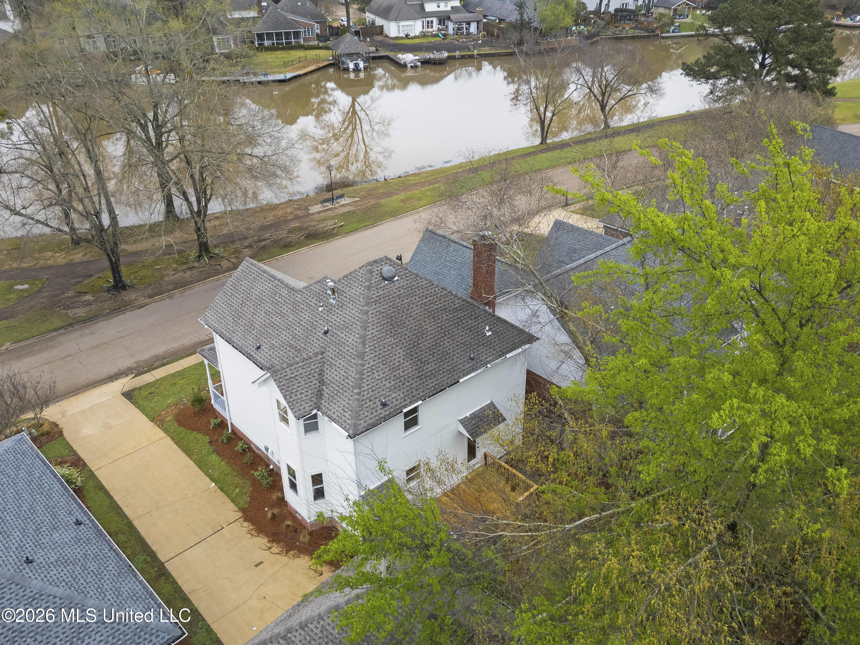217 Bayview Drive Madison, MS 39110 - Photo 30 of 63 217 Bayview Drone-2