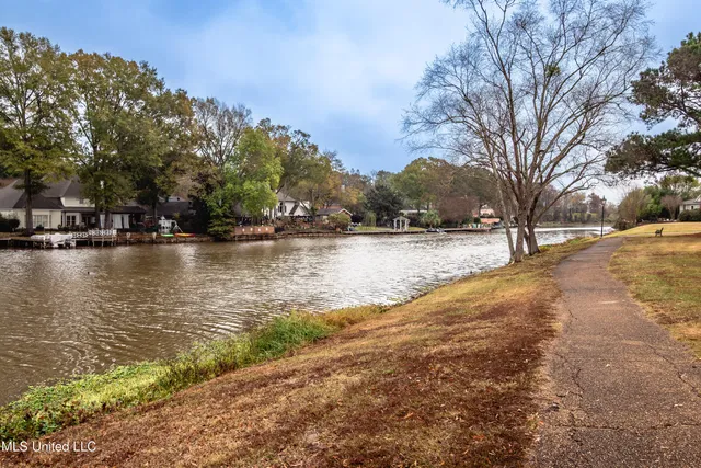 $383,000 | 217 Bayview Drive, Madison, MS 39110