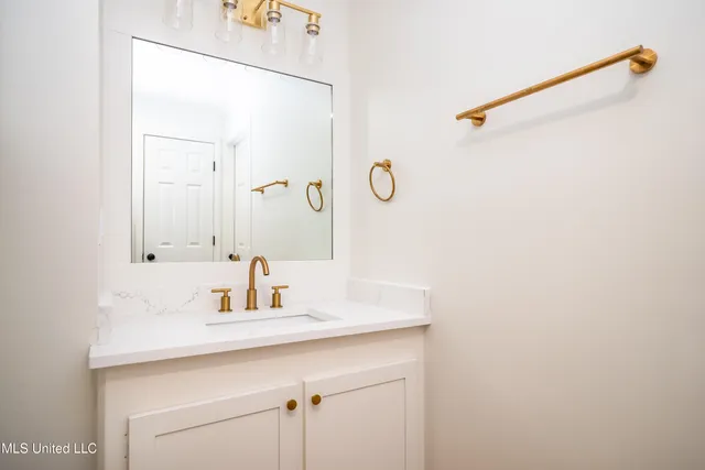 $383,000 | 217 Bayview Drive, Madison, MS 39110