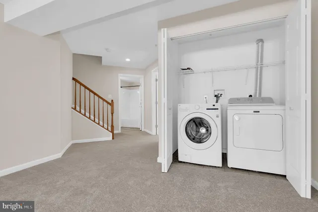 a view of washer and dryer in a room