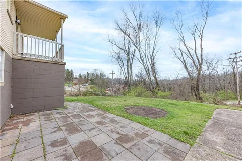 a view of a back yard of the house