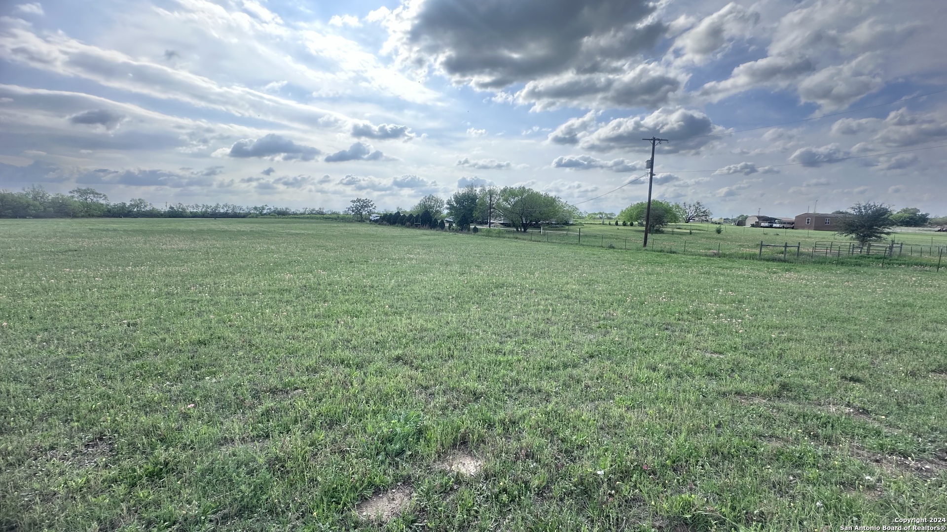1 County Road, Unit 163 Elmendorf, TX 78112 - Photo 4 of 9 a view of a field with sitting area