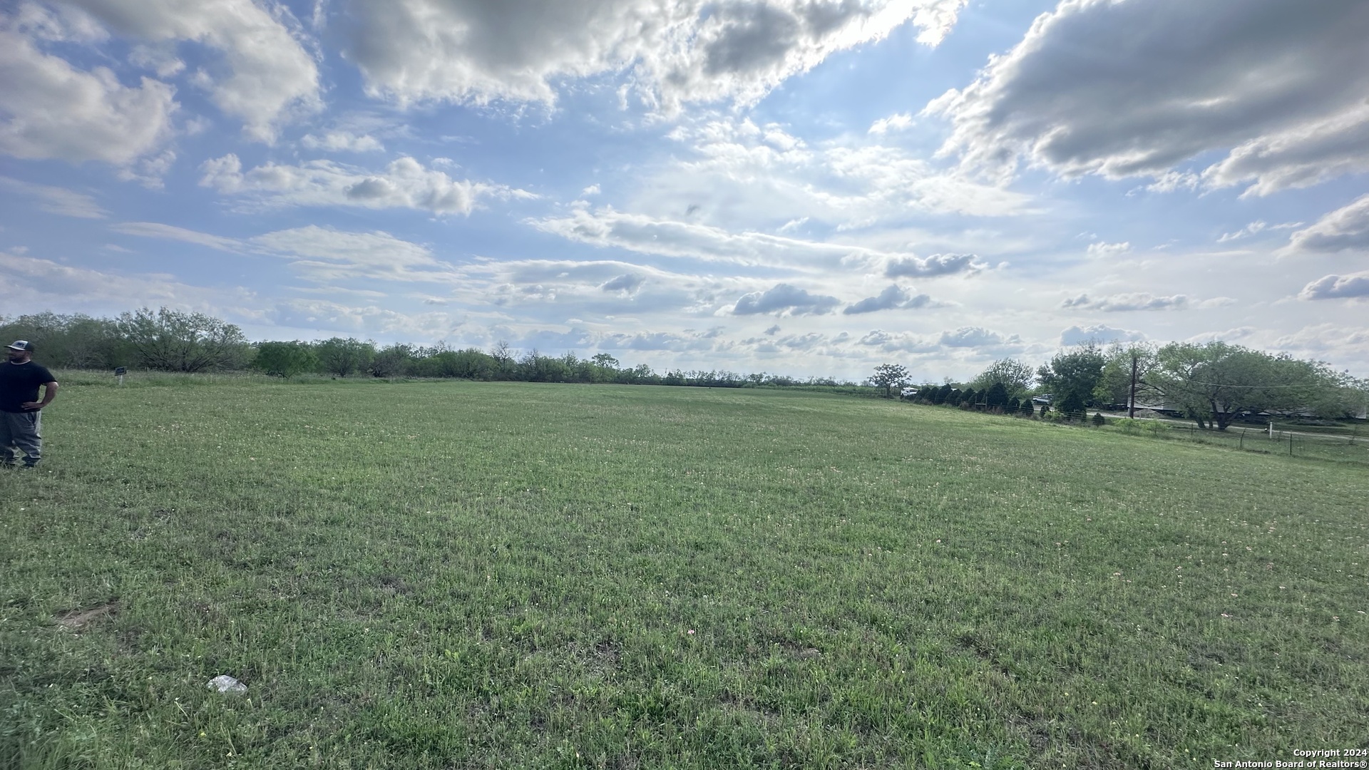 1 County Road, Unit 163 Elmendorf, TX 78112 - Photo 7 of 9 a view of a field with an ocean