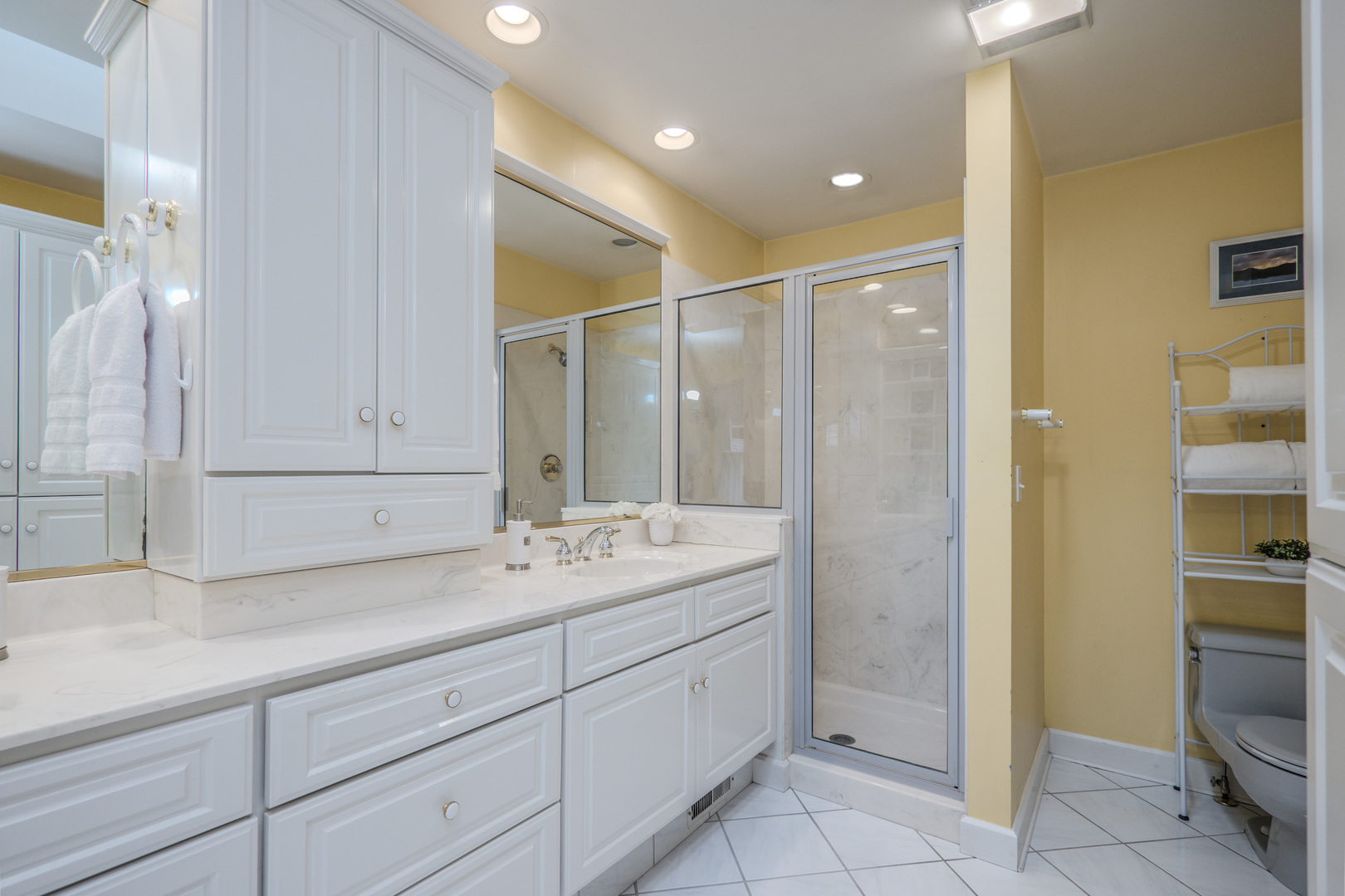 1530 Kaneville Road Geneva, IL 60134 - Photo 34 of 60 a bathroom with a sink and a mirror