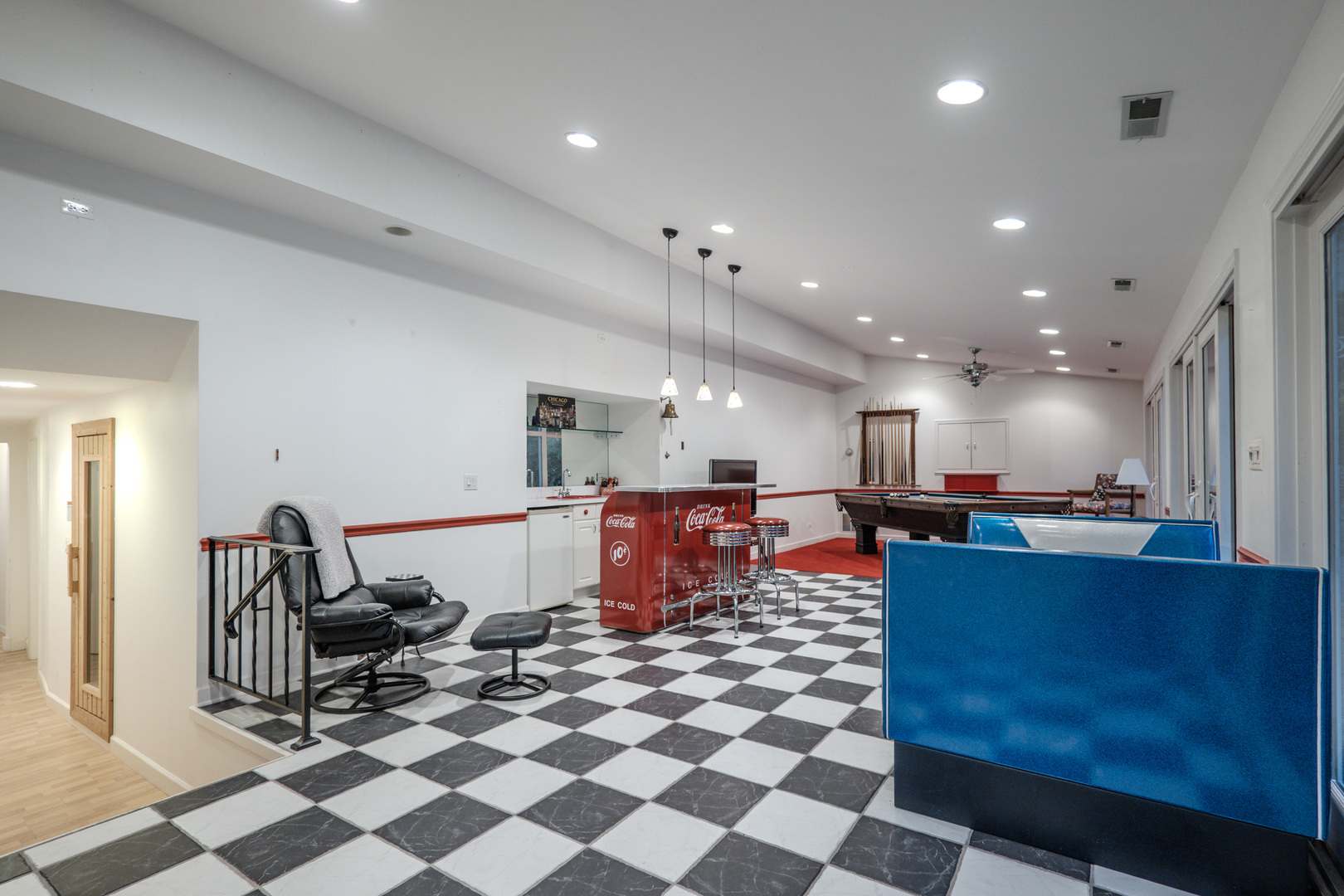 1530 Kaneville Road Geneva, IL 60134 - Photo 40 of 60 a living room with furniture and a dining table
