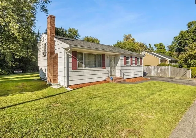 $4,200 | 11 Boyden Street, Unit 1, Brockton, MA 02302