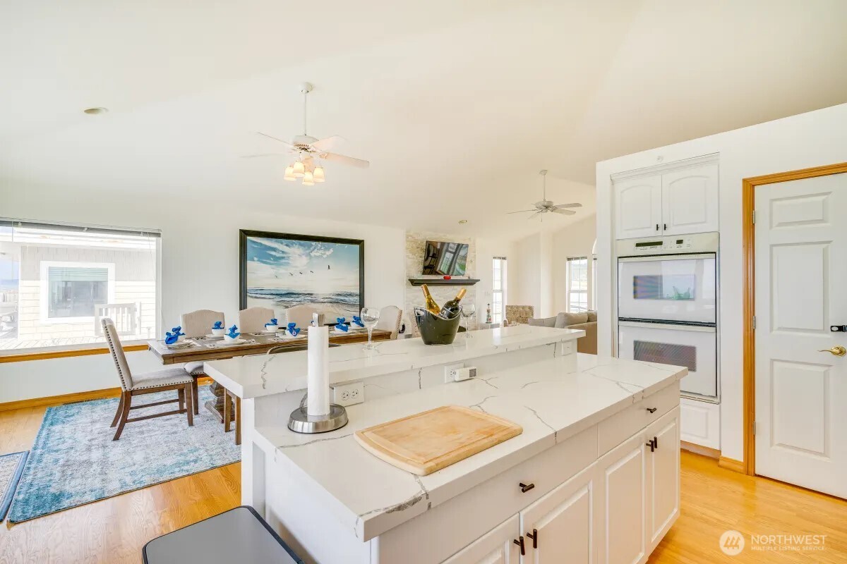 2585 West Beach Road Oak Harbor, WA 98277 - Photo 11 of 36