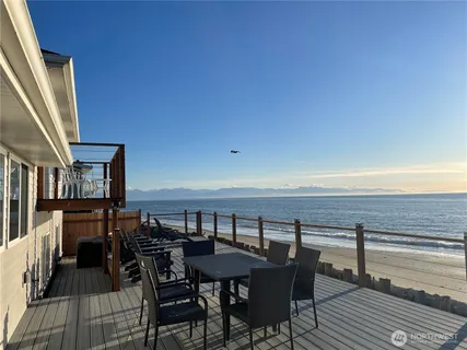 $1,295,000 | 2585 West Beach Road, Oak Harbor, WA 98277