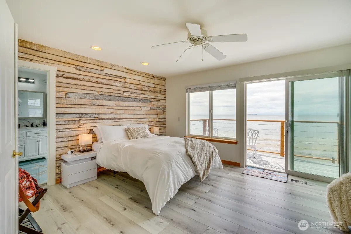 2585 West Beach Road Oak Harbor, WA 98277 - Photo 17 of 36