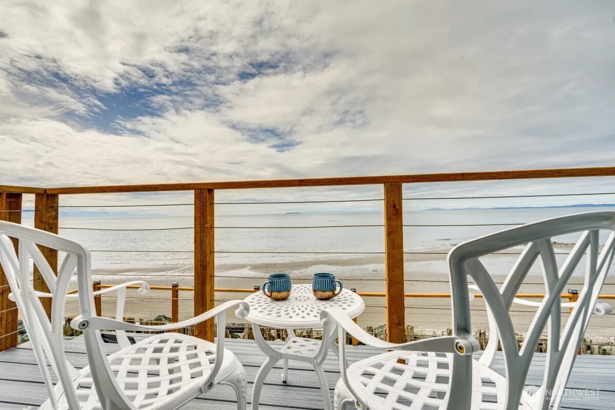 2585 West Beach Road Oak Harbor, WA 98277 - Photo 23 of 36